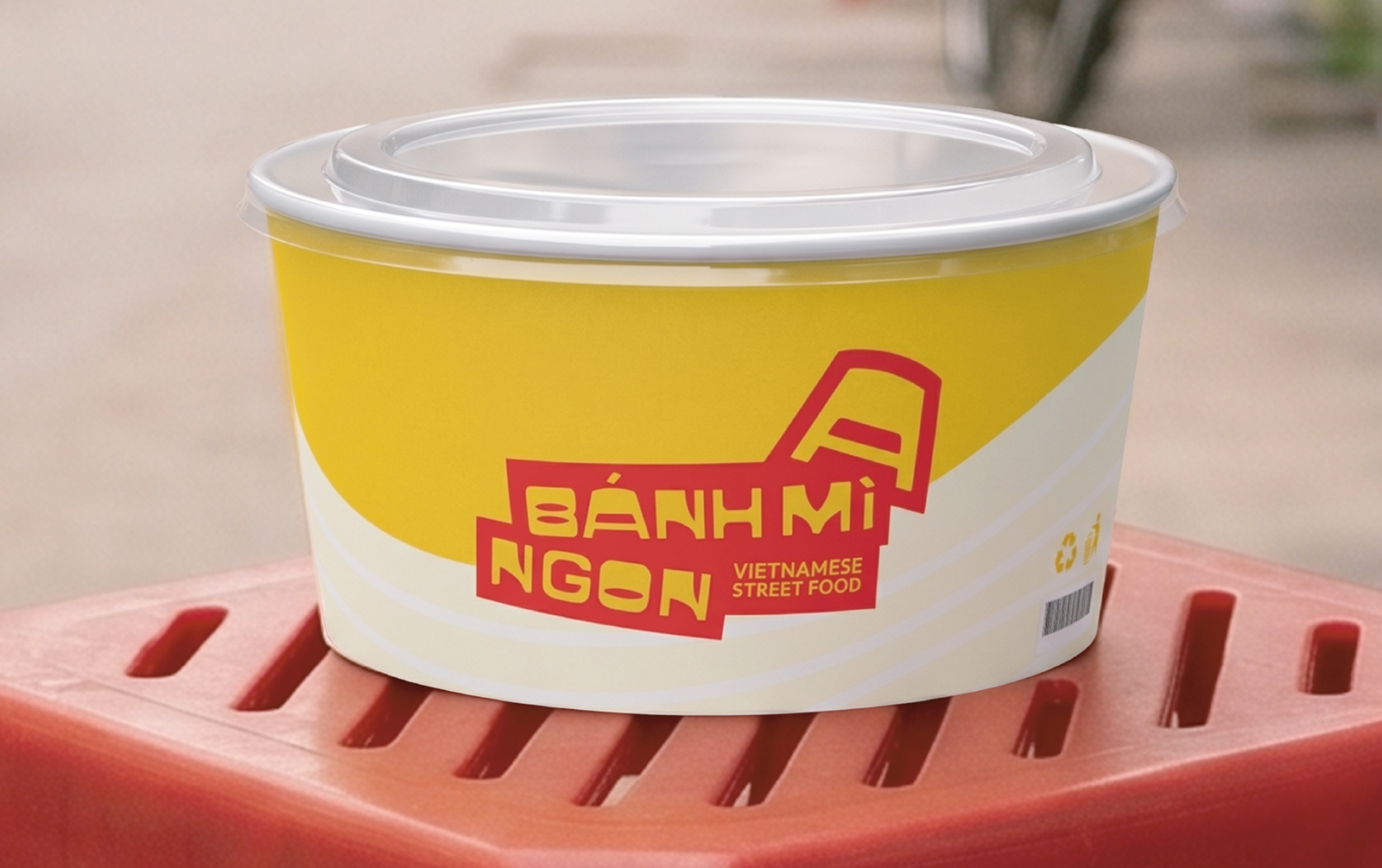 Bol takeaway Bánh Mì Ngon avec identité visuelle jaune et rouge